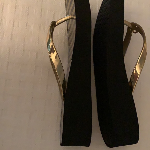 MICHAEL KORS BEDFORM PLATFORM WEDGES SZ. 7M GOLD - Picture 10 of 14